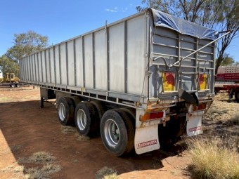 Tipping axle convertible grain trailers 1986 O’phee (grey) and 1986 Lusty (white) on spider spring suspension 