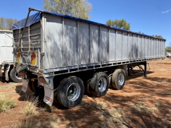 Tipping axle convertible grain trailers 1986 O’phee (grey) and 1986 Lusty (white) on spider spring suspension 