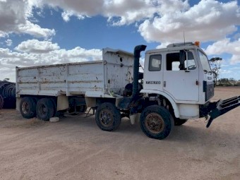 International Acco T2670 Truck