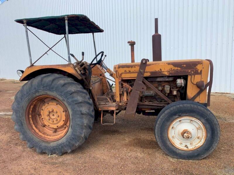 Chamberlain 306 Tractor