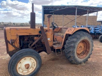 Chamberlain 306 Tractor