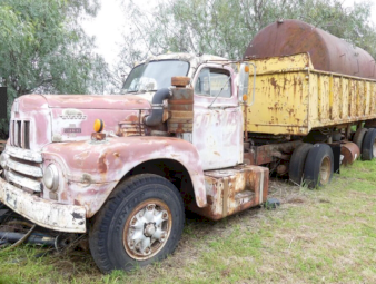 Single axle tipper 1950 1960 model