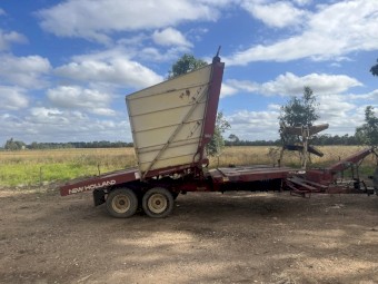 New Holland 1038 Stackliner