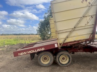 New Holland 1038 Stackliner