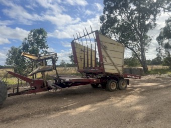 New Holland 1038 Stackliner