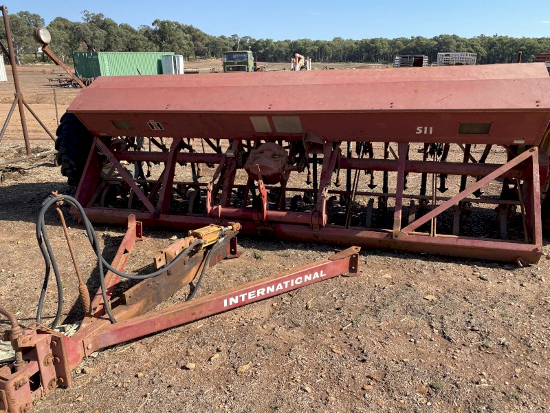 International 511 24 run combine 