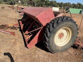 International 511 24 run combine 