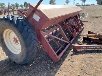 International 511 24 run combine 