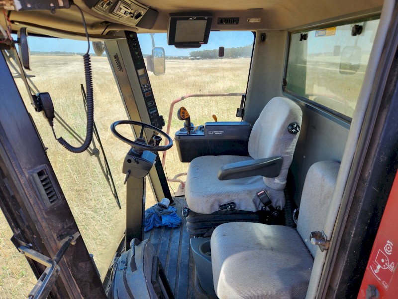 Case IH 2388 Header with 36' MacDon 1042 Front