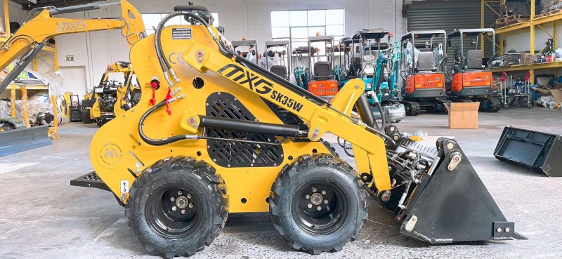MXG SK35W Mini Skid Steer Loader,Max Travel Speed:0-6.5km/h briggs & stratton engine.