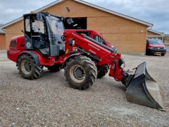 Loader With Telescopic Arm