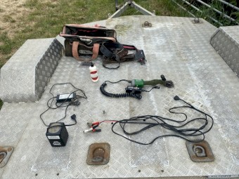 Mobile sheep shearer 