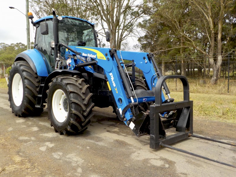 2017 New Holland T5.115 PLUS Electro Command 4x4 115hp Agricultural Farm Tractor