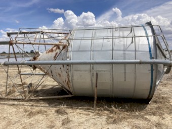 2x 10 tonne pellet silo