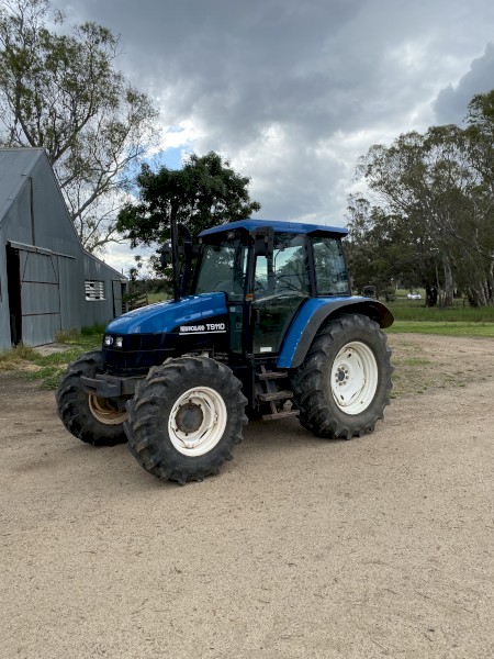 2002 New Holland TS 110 Tractor