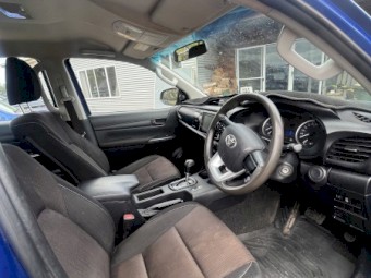 2017 Hilux SR Dual Cab 4WD Ute