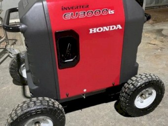 3000 Honda Inverter Gasoline Portable Generator With Extras!!!! 
