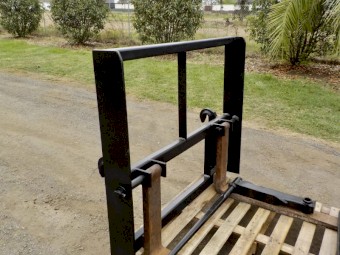 Heavy Duty Front End Loader 2500kg Pallet Fork/Hay Fork Combo Attachment