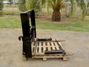 Heavy Duty Front End Loader 2500kg Pallet Fork/Hay Fork Combo Attachment