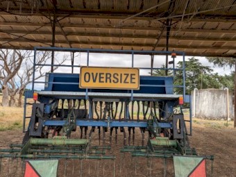 2013 Agrowplow Agrowdrill AD110 Seed Drill