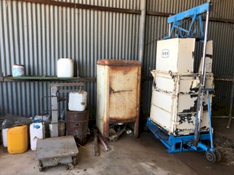 SHEEP HANDLING; SHEARING SHED EQUIPMENT