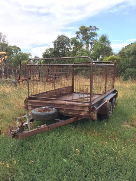 Tandem Trailer with Stock Crate