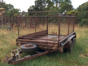 Tandem Trailer with Stock Crate
