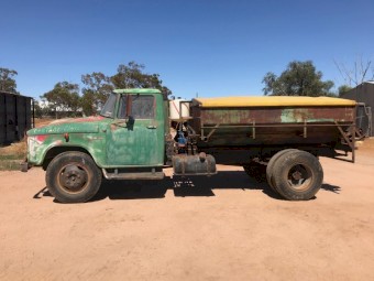 INTERNATIONAL 1600T SUPER SPREADER TRUCK