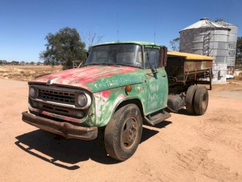 INTERNATIONAL 1600T SUPER SPREADER TRUCK