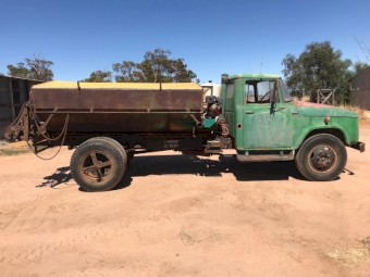 INTERNATIONAL 1600T SUPER SPREADER TRUCK