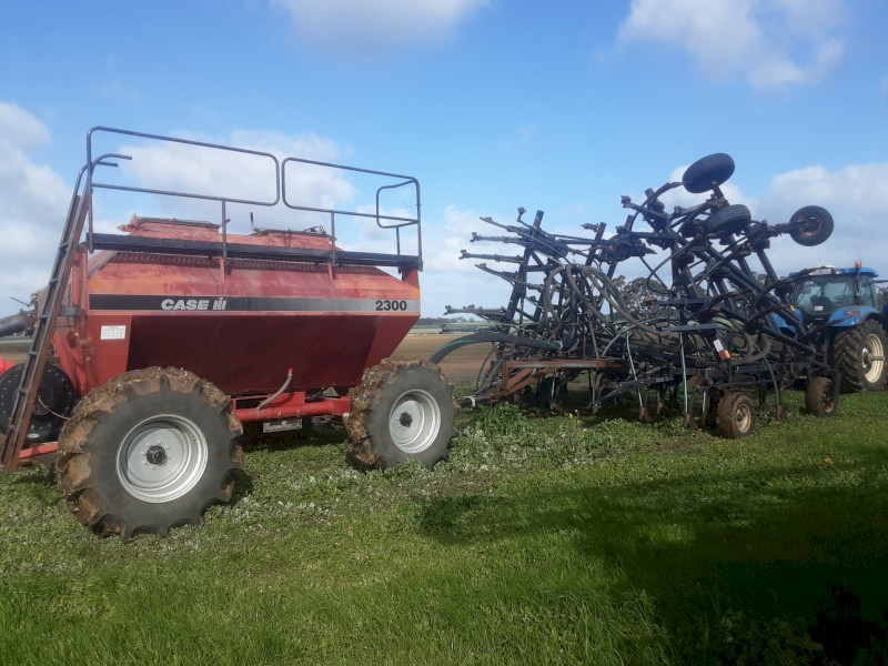 Flexicoil ST820 and Concord 2300 Airseeder