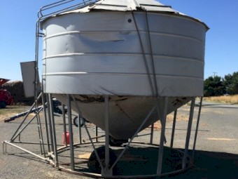 R.K Macey 22 ton field bin