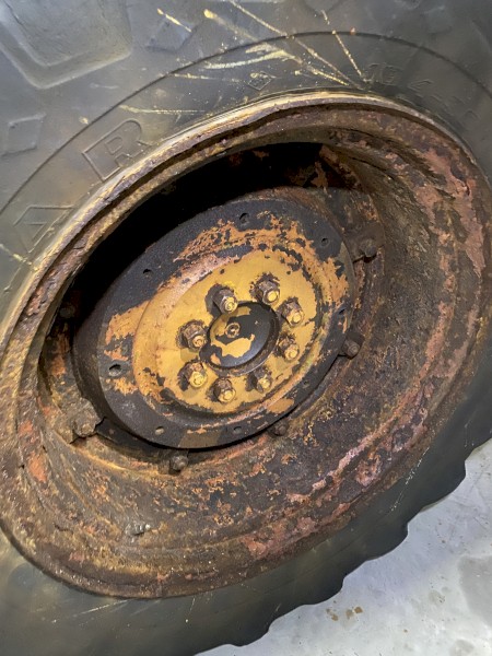 WANTED Set of 18.4 x 30 tyres and rims for Chamberlain Champion 306