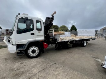 2005 Isuzu FTR 900 Crane Truck
