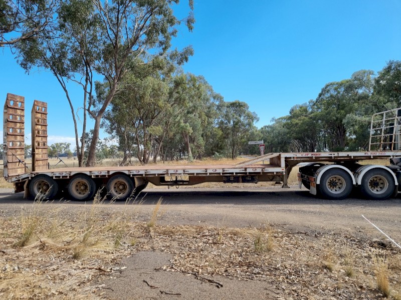 45ft drop deck with out riggers