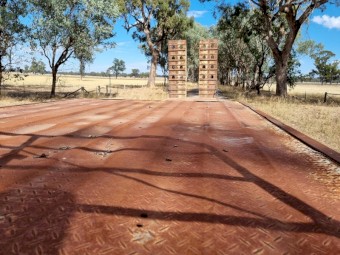 45ft drop deck with out riggers