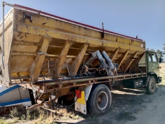 International 1830A Grouper Truck