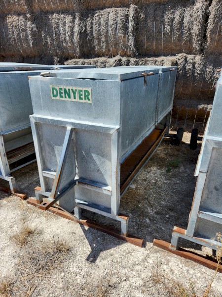 Denyer sheep feeders