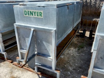 Denyer sheep feeders