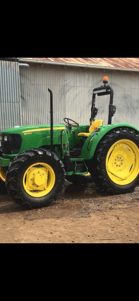 2015 John Deere 5075E Tractor