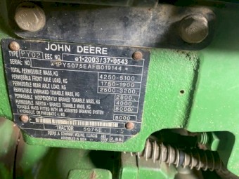 2015 John Deere 5075E Tractor