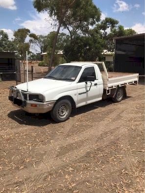 2002 Mitsubishi Triton Ute (Manual/Petrol) + Accessories