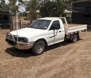 2002 Mitsubishi Triton Ute (Manual/Petrol) + Accessories