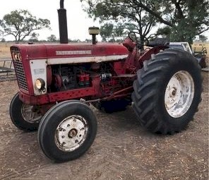 1970 McCormick International 564 Tractor
