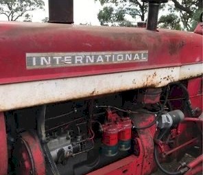 1970 McCormick International 564 Tractor