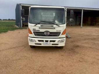 Hino ISR 500 Tray Truck