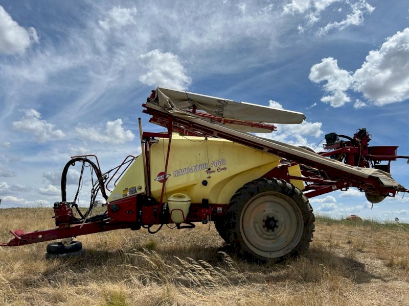 2016 Hardi 4000 Navigator Row Crop