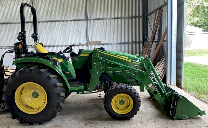 2021 John Deere 4044R with 440R FEL FWA Tractor