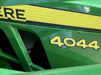 2021 John Deere 4044R with 440R FEL FWA Tractor
