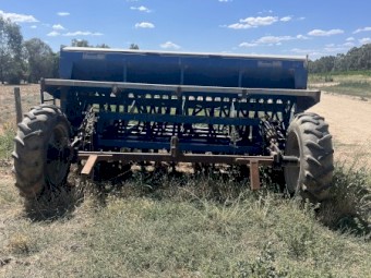 2007 Agrowdrill 26 Run Seeder